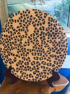 NWOT Set of 6 Deborah Rhodes Leopard Round Mod Animal Print 15” Placemats